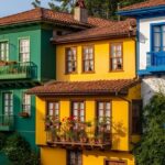 How to Blend Minimalist Paint Trends with Traditional Homes